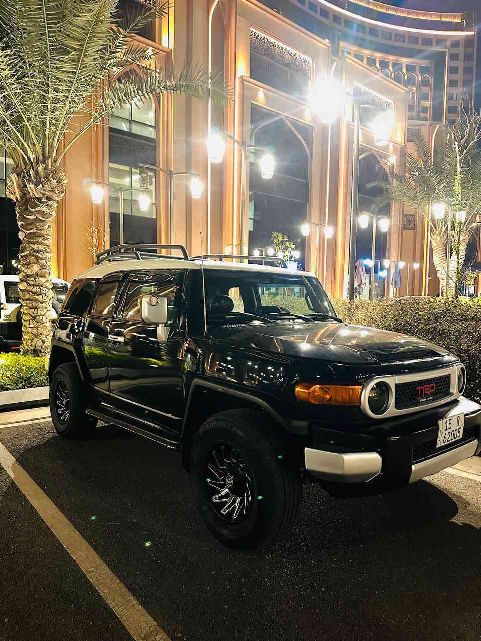 السلام عليكم.
FJ
موديل 2007
السياره مصبوغه عام جماليه
مسويلها ادامه المنضومت البانزين 
تبريد ثلج
تخم تاير 
المكان بغداد 
رقم انبار جديد
***********
