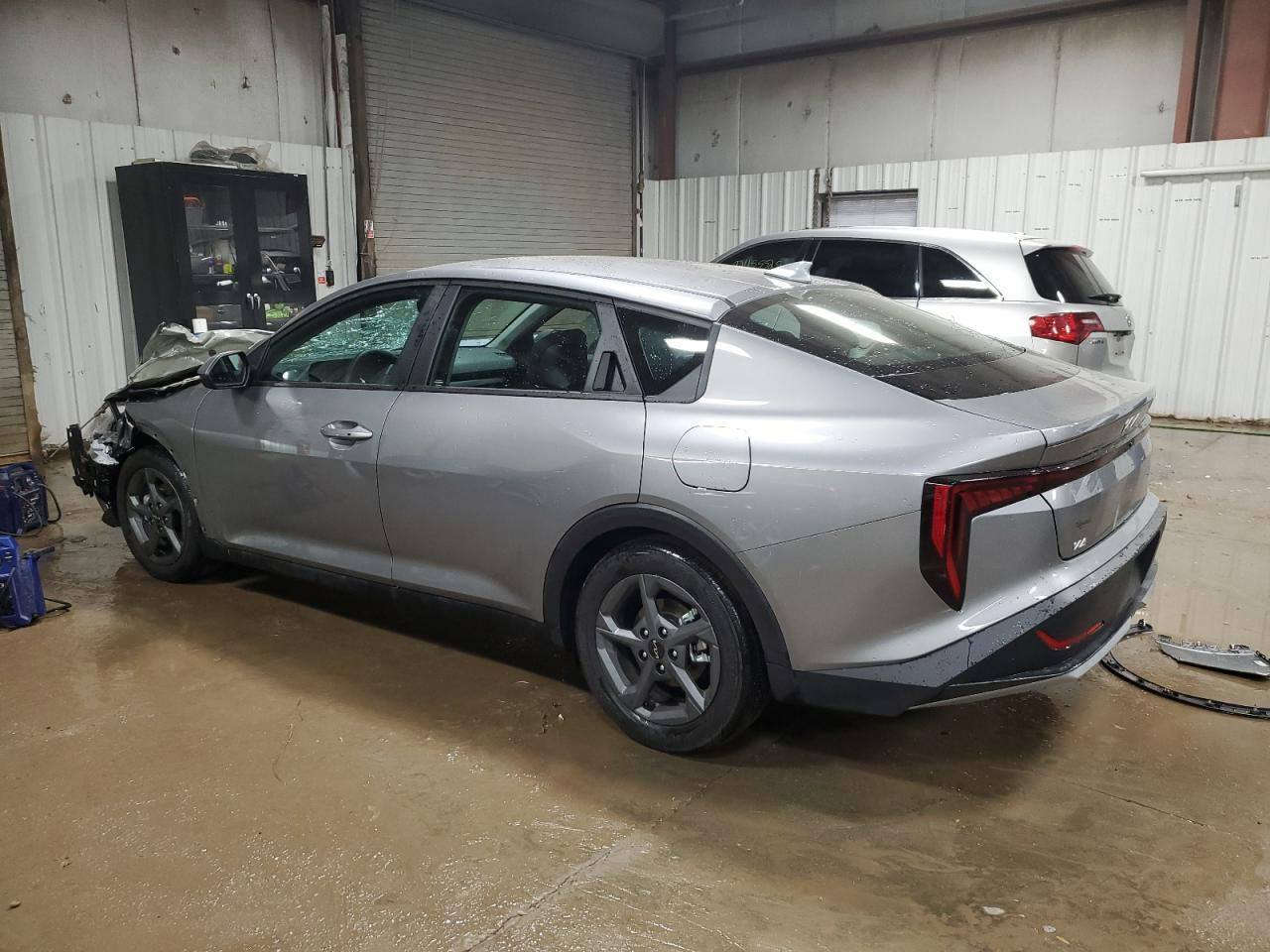 كي فور 2025 بدون دواخل بدون ايرباك بيع مستعجل أسعر 82  فقط بلوشي للتواصل ***********
