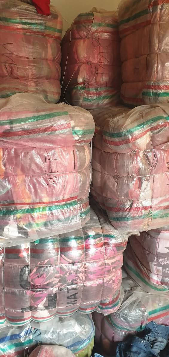 سلام عليكم عندي 80 باله قمصله وكوتات وزن الباله 80 كيلو سعر كلهن كلهن 12 مليون ابيع نقد او مراوس بغير بظاعه او ابيع على تصريف او ابيع على مده  واني خادم مكاني ديوانيه *********** واتساب او اوتصال ديوانية, القادسية
