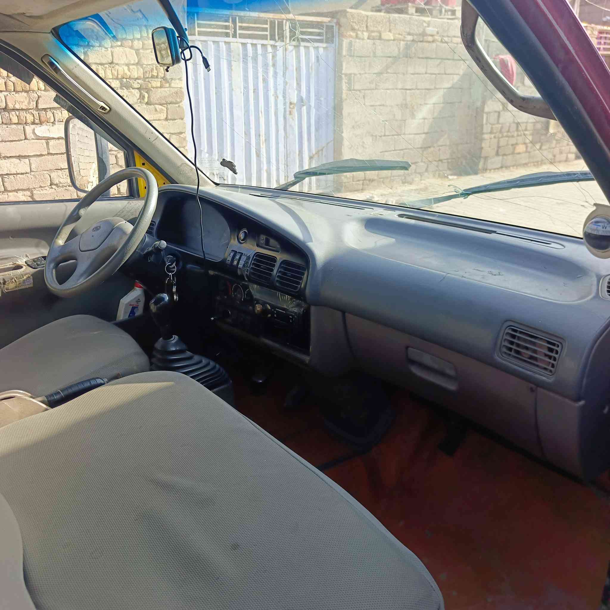 السلام عليكم 
سيارة بريجو للبيع موديل 96 سياحي رقم قادسية الماني 
مصفرة غرامات هيئة ومرور مكينة وگير خير من الله  
السعر 40 وبيها مجال مكان السيارة النجف 
اتصال فقط ***********
