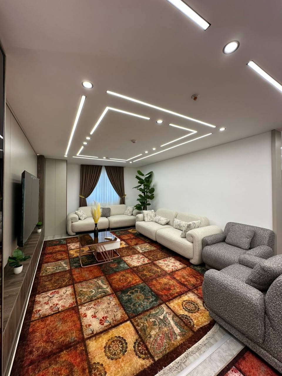 ✨ شقة VVIP عنوان للفخامة والتميز ✨
📍 الموقع: أربيل – مجمع لايف تاورز – قلب المربع الذهبي مقابل إمباير

🏠 تفاصيل الشقة:
• 3 غرف + صالة واسعة
• مؤثثة بالكامل بأثاث VVIP زيرو فاخر ✨
• تصميم عصري وأجواء راقية

🌟 المميزات والخدمات:
✔️ موقع استراتيجي بالمربع الذهبي – أفضل موقع في أربيل
✔️ خدمات متكاملة: ماء، كهرباء، سكيورتي 24/7، كراج سيارات
✔️ مجمع راقي مع مطاعم، كافيهات، جيم ومسبح 🏊‍♂️
✔️ إطلالة رائعة وأجواء مثالية للسكن

📞 للحجز والاستفسار:
***********_***********

✨ عقارات زهرة المدائن – حيث تلتقي الفخامة بالراحة 🏡 أربيل, العراق
