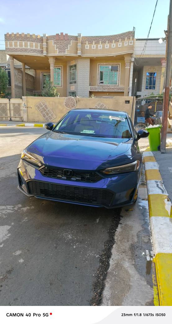 Honda Civic Touring Sport للبيع 2025 Hybrid – وارد أمريكي
بدون صبغ فقط بارد بالجاملغ الأمامي وبنيد بارد 
سيارة نظيفة وارد كندا، أعلى فئة هايبرد، اقتصادية جداً وممتازة للاستخدام داخل المدينة والسفر. للسعر 179$  وبيها مجال   موجودة صور رقم  الشاصي وكامل التفاصيل 

🔧 المواصفات الميكانيكية

محرك 2000cc هايبرد (بنزين + كهرباء).

القدرة الكلية: حوالي 200 حصان.

عزم قوي واستجابة سريعة.

گير CVT ناعم جداً.

دفع أمامي FWD.

استهلاك وقود اقتصادي جداً (حوالي 4.9 لتر / 100 كم).

🛋️ المواصفات الداخلية

شاشة وسطية كبيرة تعمل باللمس.

ستيرينگ كهربائي مع تحكم كامل.

مثبت سرعة + تحكم صوتي.

مقاعد مريحة مع مواد عالية الجودة.

كاميرا خلفية عالية الدقة.

⚡ ميزات الأمان

رادار أمامي + نظام تفادي الاصطدام.

مانع انزلاق + ABS.

حساسات أمامية وخلفية

6 وسائد هوائية.

🌟 الميزات الخارجية

فتحة سقف (إذا موجودة بالفئة).

چراغات LED أمامي وخلفي.

رنكات 18 إنج أصلية.

شكل رياضي جديد موديل 2025.

🔋 نظام الهايبرد

تشغيل هادئ جداً.

اقتصادي بشكل كبير داخل المدينة.

البطارية لا تحتاج شحن خارجي (تشحن نفسها تلقائي).

للتواصل *********** الفلوجة, الأنبار
