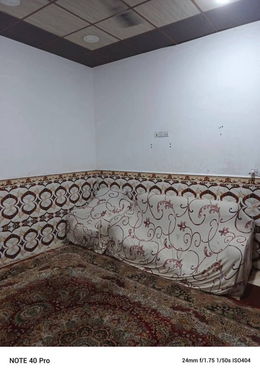 "سلام عليكم فله للبيع 600متر مساحه البناء 300 طابو زراعي صرف عراقي طابقين الارض مقلوعه مترين ومدفونه جلمود وحصيره بشيش ابو 16 بعدها بناء عالي عن الشارع من البتلو لحد البيتونه كله طابوك البيت كله جسور يحتوي على 7 غرف كل غرفه 7 في 5 ثلاث صلات ثلاث مجمع صحيات استقبال تقريبا 10م التنومه الجباسبي الشارع الدولي وتدخل السعر 210 وبي مجال، بقیه التفاصيل واتساب ***********
