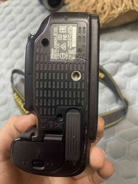 سلام عليكم 🤍 كامره نيكون ٧١٠٠ مع حقيبه ضهر مقسمه عدسه ٣٠٠_٧٠رياضي قبق وهود كامله العنوان بغداد حي النصر ***********
