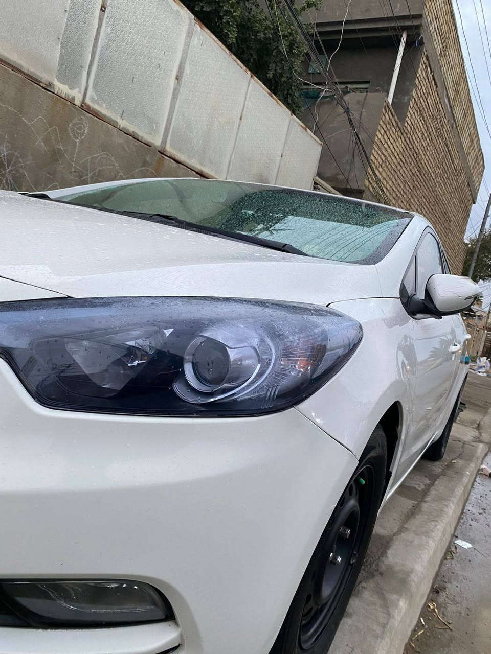 سلام عليكم
جمعة مباركة
اخوان سيراتو ١٣ شكل ١٥ ابيض رقم ذي قار دولي باسمي  كير مكينة حدادية تايرات تبريد تدفئة خير من الله دواخل نضيفة شاشة اندرويد كامرة بلوجكترات زنون  بيهة طرف الجاملغ الامامي صبغ ودوسات صبغ غير هذني ما بيهة  مكان السماوة السعر ١١٧ بي مجال ***********
ملاحضة:-  اخواني السوك كلشي بي اذا ما عجبكم السعر او السيارة  اندعيلي  بالرزق
