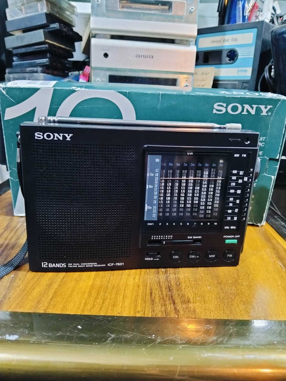 راديو سوني SONY
صناعه ياباني صنع سنة 1987 
جهاز بالكارتون مع كتلوك وسماعة اذن ومقوي البث 
استخدام جداً قليل 
موجات الراديو 12 موجه 
سحب ممتاز للمواجات 
يعمل باتري قلم عدد 4 
يوجد فديو بالمنشور يوضح التشغيل 
للحجز المراسله على الخاص


**إذا كنت صاحب هذا الإعلان وتريد حذفه لأي سبب، رجاءا أرسل رسالة إلى الدعم الفني**