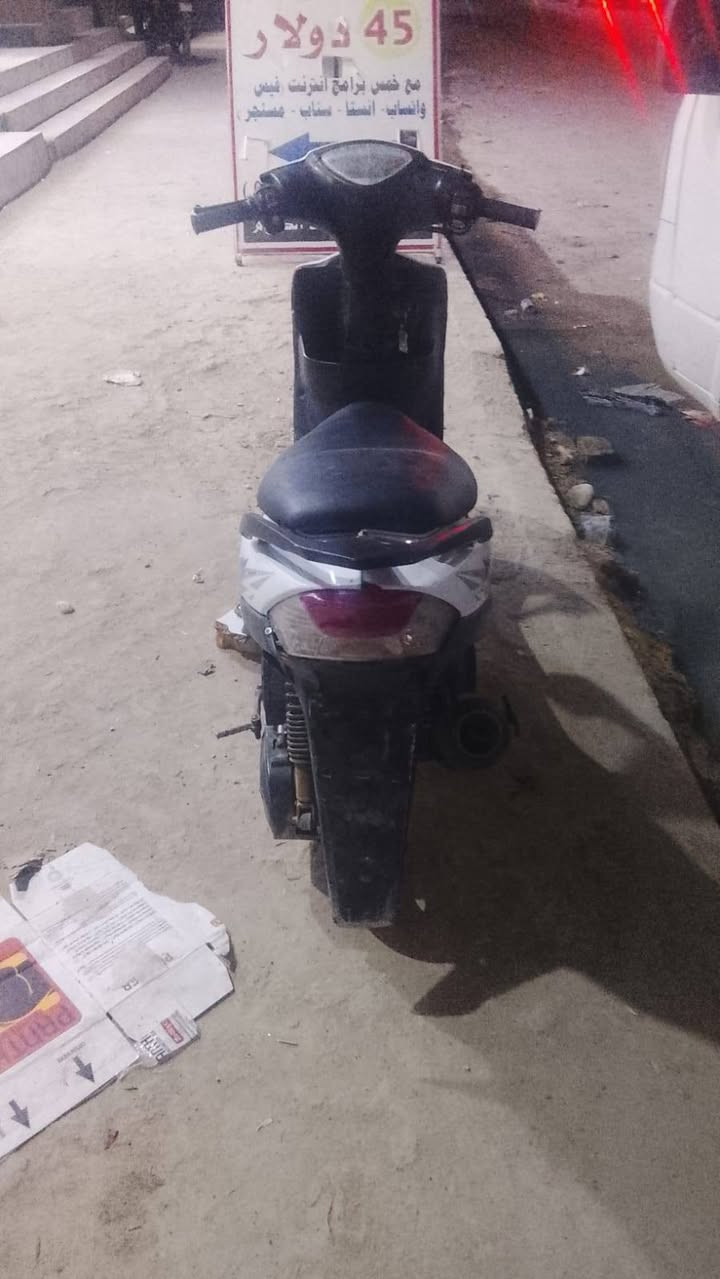 السلام عليكم دراجه ماكس عدله كامله مكمله مانقصها شي
بوشه 50ب بلاد 

مفتوحه بس كور 

معدل يخبل 

كهربائيات كامله مكمله 

هندر واحد باي وقت 

سعر 500وبيها مجال 
سوق الشيوخ ***********
