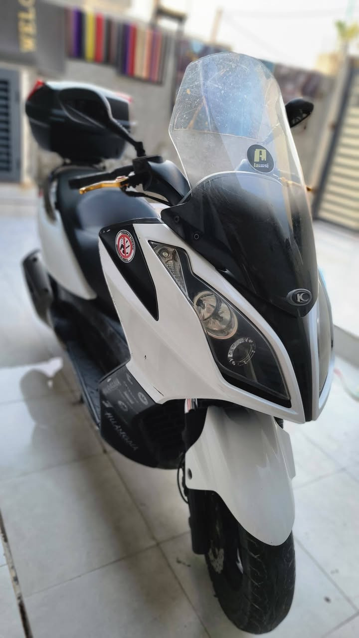 دراجه نضافه 100 بل 100 مناقصه اي شي مكينه 300 للبيع مكانه واسط صويره سعر ملون و300 رقم صاحبه ***********
