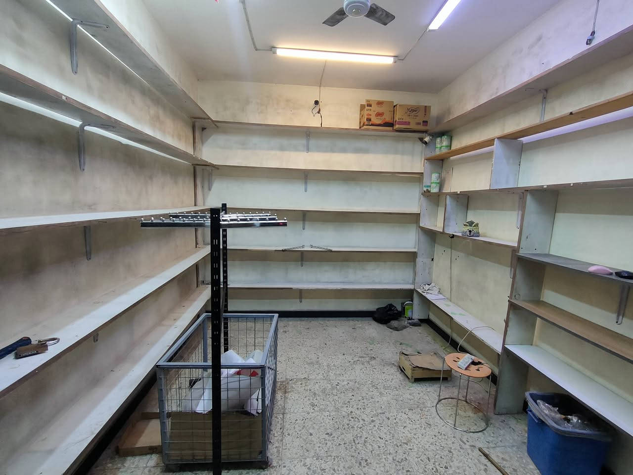 مستعجل على بيعتهن.. رفوف خشب و جام خانة حديد
الرفوف ((٣٠٠)) الف مغطية مساحة المحل ٣  × ٥ بالكامل 

الجام خانة ((٥٠٠)) ألف أبعادها:

العرض ٢٨٠

الارتفاع ٢٧٧

و سُمك الفريم الحديد ٥ سانتي

و رفوف الجام ١٧ سانتي في ٨٨ سانتي

العنوان الشعلة شارع المستشفى 

***********
