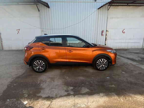 ‏                             ﷽
‏                           السلام عليكم 👋
للبيع …. فقط 
نیسان كيكس فئة  SV
لون مميز مشمشي وقماره سوده 
موديل 2021 
رقم بغداد 
حادث السياره بنيد ودعاميه تم تبديل البنيد ولدعاميه وصبغهم ايرباكات السياره سليمه
السياره ماشيه 43 الف ميل 
تخم تاير جديد باتري جديد حداديه جديده سياره مناقصها شي 
السعر المطلوب 145 ورقه …

 
المواصفات..! 
1-بصمه 
2بلوتوث + aux + usb
3-نضام قياده أيكو + سبورت + نورمل
4-كير أوتو + عادي
5- تدفئه بلكشنات 
6- لايت زنون عدسات بروجكتر زنون 
7-نضام ABS
8- مانع انزلاق
9- نقطه عمياء
10-شاشه
11- كامره
12-حساسات خلفي 
13- رادار جانبيه
14-اشاير بالمري 
15-فول تحكم ستيرن
16- رادار الخطوط البيضاء
17-اوتو بريك 
18-ويل كب كروم 
19-مثبت سرعه
20-كيجات ديجيتل 

 #ملاحظات 📝 "
صور الحادث مرفقه بلمنشور 

ملاحظه :- السياره مكفوله لغد شاصي تكم دواخل ايرباكات كلشي بشرط اكفلهه بلعقد

#العنوان # بغداد 
للتفاصيل اكثر يرجا الاتصال بلرقم 
***********
***********
