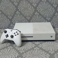 Xbox One S • ٥٠٠GB • نضيف جداً