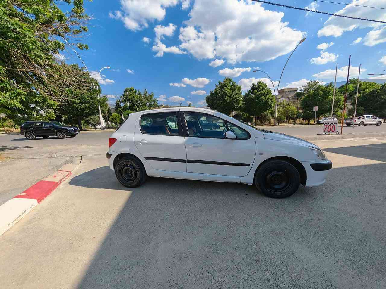 بیجۆ 307 مۆدیل 2004 گێڕتۆماتیک ئاڕم پلاستیک هەولێر ، بەشەرتی گێڕو مەکینە و تەبرید  سارد و کارەبای کامل لەسەر بیلادە ، پێش و پشت کەپس دەعم و لێدراوی نیە کامل سێرڤس کراوە
شوێن سۆران
***********
***********
