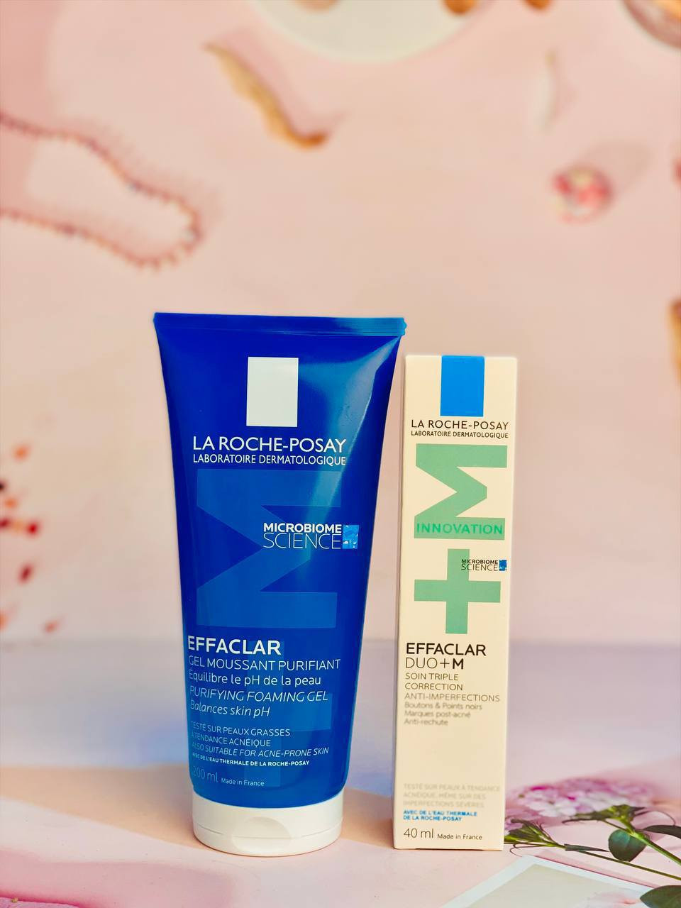 💙 عرض العناية المتكامل للبشرة الدهنية والمعرضة للحبوب 💙
من La Roche-Posay 🇫🇷
إذا تعانين من الحبوب، الدهون الزايدة، أو المسام الواسعة… هذا العرض هو الحل المثالي اللي يجمع بين التنظيف العميق والعلاج الفعال بنفس الوقت 💯

1️⃣ غسول Effaclar Gel 
غسول رغوي مخصص للبشرة الدهنية والحساسة، ينظف البشرة بعمق من الأوساخ والدهون بدون ما يسبب جفاف 😍
✨ يوازن درجة حموضة البشرة (pH)
✨ يقلل اللمعان والدهون الزائدة
✨ يترك البشرة نظيفة ومنتعشة طول اليوم

2️⃣ كريم Effaclar Duo +M
علاج متطور للحبوب وآثارها، يشتغل على تقليل الالتهابات وتنقية البشرة بشكل واضح 👌
✨ يقلل الحبوب والرؤوس السوداء
✨ يساعد على تخفيف آثار الحبوب والبقع
✨ ينعم ملمس البشرة ويصغّر مظهر المسام
✨ يرطب بدون ما يسد المسام

منشأ العرض فرنسا 🇫🇷💯


**إذا كنت صاحب هذا الإعلان وتريد حذفه لأي سبب، رجاءا أرسل رسالة إلى الدعم الفني**