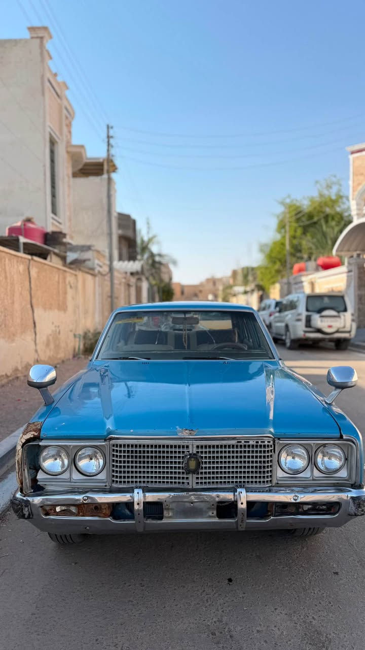 كراون أصولي رقم الماني 1975 
كفالة التحويل ثاني يوم راعيها بالبصره . 
تبريد شغال  منظومه كامله .
محرك وكير بطه 3000 .
طخم تاير  . 
كهربائيات كلها شغاله .
مسجل بلوتوث .
جام كنترول كهربائي اربع ابواب .
سنتر لوك كهربائي . 
فيت بم جديد .
خشم جاملغ اليمنئ مضروب ضربه .
خفيفه فقط يرادله صبغ ،
السعر 38ورقه .

*********** البصرة, العراق
