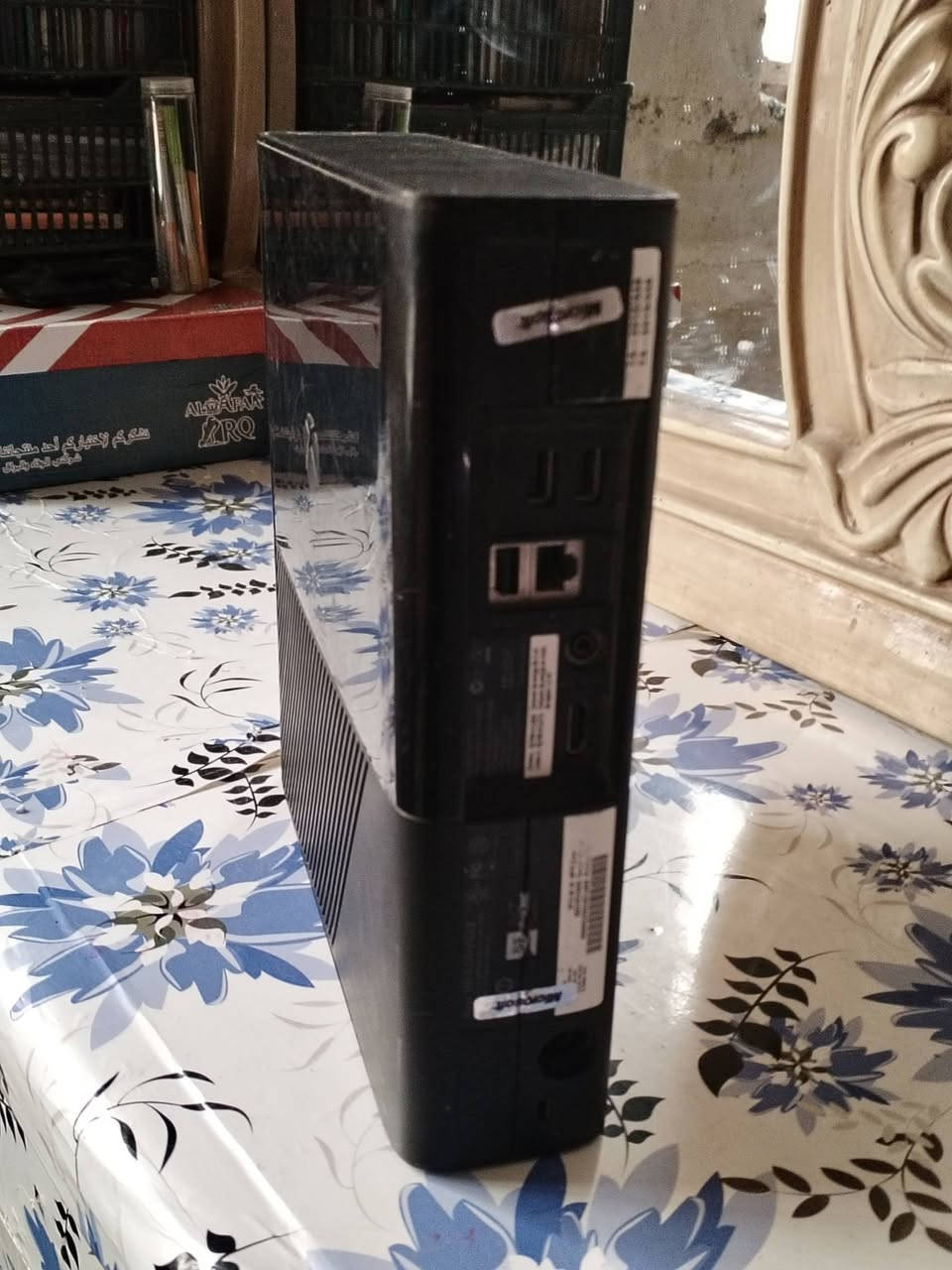 السلام عليكم... اكس بوكس 360 E
جهاز نضيف كلش.. مفتوح للتنضيف فقط.. 
يجي ويا جويستك عدد2 الاصليات مامبدلهن 
ويجي ويا هاردات اثنين 
كامل ملحقاته من فيش تلفاز او كابل HDMI
بي هواي العاب كل هارد بي تقريبا 50 لعبه... يعني المجمع 100 وفوگ.  
الجهاز معتني بي على أيدي ماهامله ابد... مامصلح كتلكم بس اني فتحته بأيدي للتنضيف فقط 

الجهاز رايده ب 150 وبي مجال حگ الجيه
مكاني بابل الحله بأبو غرق متواجد فيس... رقمي *********** بي واتساب
