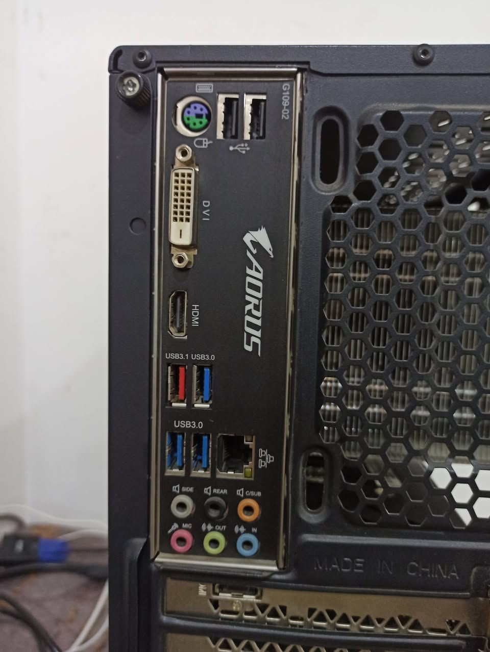 كيس PC
المواصفات 
1-المعالج i3 8100 يعني جيل ثامن
2-الرامات DDR4 16G سرعه 3200
3-كرت الشاشه  RX580 8G
4-مذر بورد إوروس من گيگا بايت
-------------------------------------------------------
سعة التخزين 
1-128 SSD
2-1T HDD
-------------------------------------------------------
كيس اسود مع 3 فان RGB
مبرد معالج غازي RGB
كرت الشاشة غير مفتوح
السعر (((((425))))) وبي مجال
------------------------------------------------------
المكان---- الديوانية مركز المدينه 
للاستفسار---- خاص او على الرقم *********** موجود واتس اب
