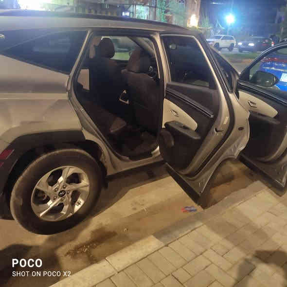 توكسان موديل ٢٤ منفيس بسمي بدون رقم ماشيه ١١ الف بدون ايرباك قطعه وحده فقط صبغ بصمه شاشه كبيره سعر ١٨٥ وبيه مجال الاتصال على الرقم ***********وانا خادم
