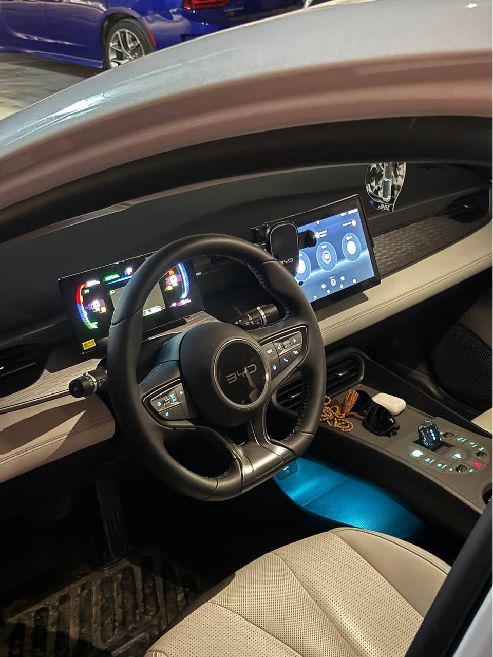 Byd seal 05  ویلکەپ مۆدێل ۲٠۲٥ 
تەنها ۳٠٠٠ کم رۆیوە ۱٥ رۆژی ماوە بۆ رەقەم  شەحنو کارتی خۆی لەگەڵە  وەلکەپ بیلادی باڵی بیلاد کامل بەرمەجەی شاشەکەی کراوە کەناڵی ناوخۆی تێدایە  + یوتوبو کارپلەی .. گاعی سەردۆسەی کەپسی بۆکراوە  لاستیکی سەر گێرێ بۆ کراوە کامل جوانکاریە .. تکایە لەم جۆرە لەبازاڕ گرانترە سەرمان مەیەشیێنە مشتەری جدی تەلەفۆن بکە ٠۷۷٠۹٥٤٤٦۳٤ السليمانية, العراق
