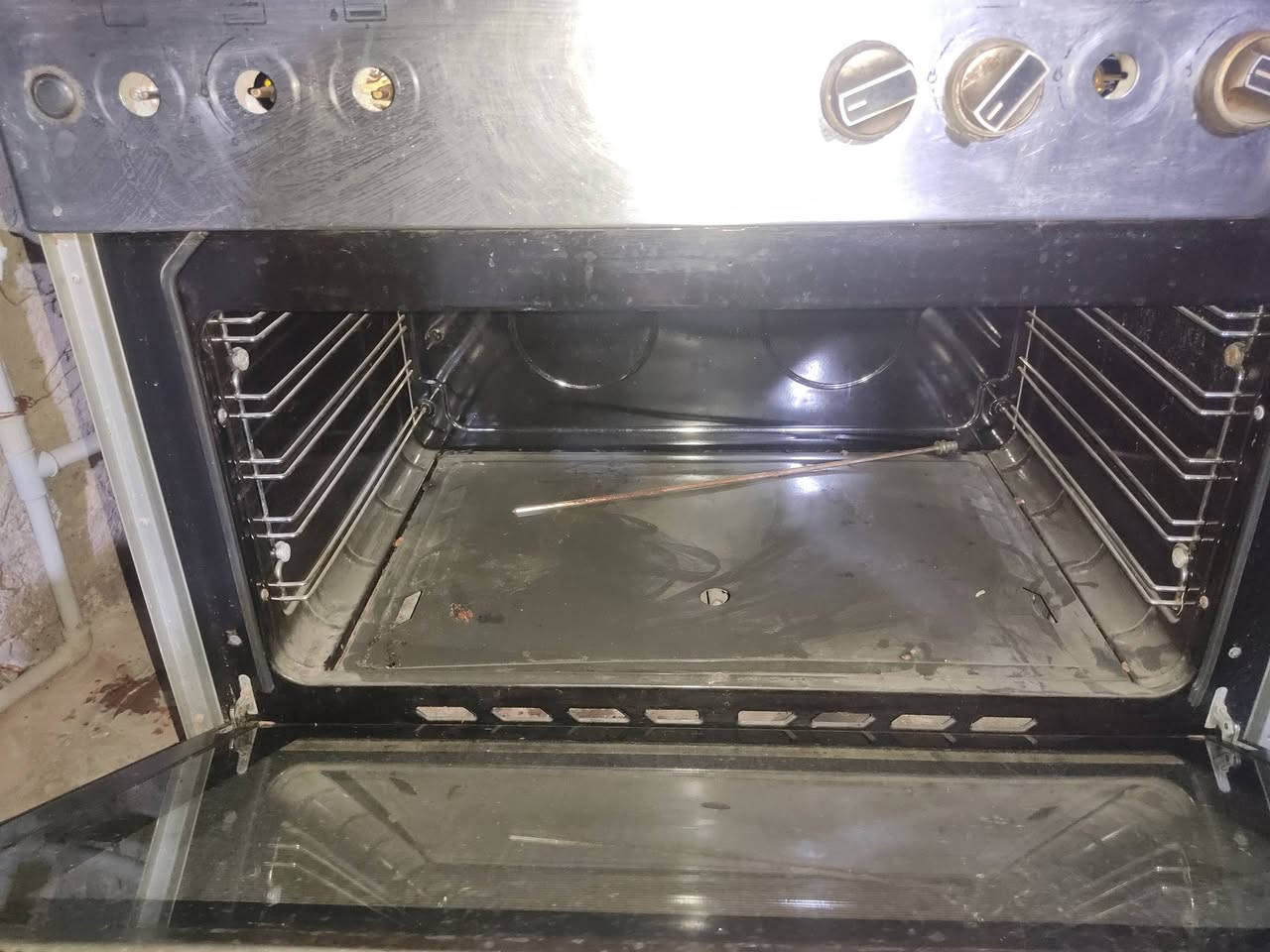 السلام عليكم طباخ تركي ماركت فري نضام السيت ولف يعني ما يشتغل اله بشر جبير يشغله 
شغال ونضيف عوزه بس غسل ونقص كاكات انه شايلهن مالات الفرن والفرن شغال 150وبي مجال لشراي *********** بالعماره
