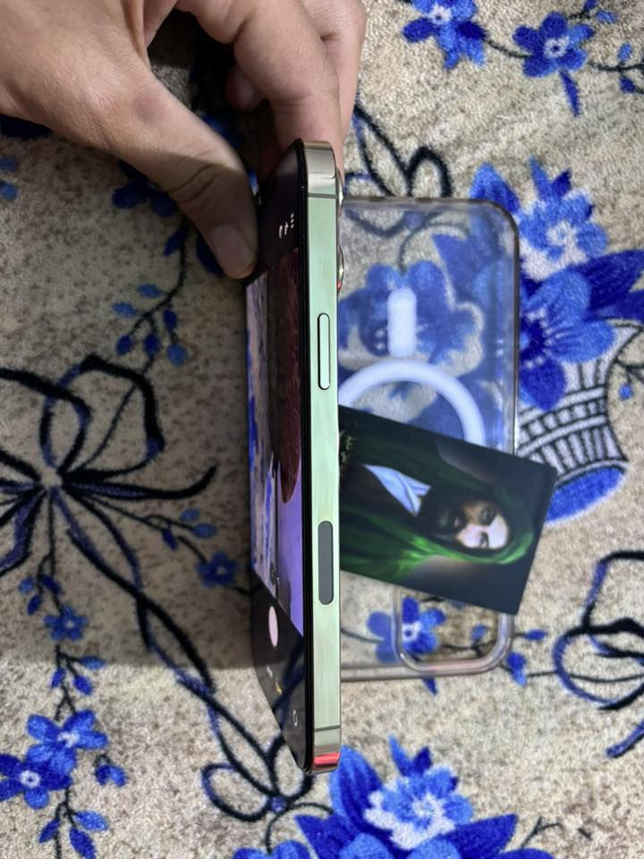 السلام عليكم
13pro max 
لون ذهبي 
بطارية 83 لا معلاية ولا ملعوب بيها 
ذاكرة 256 الجهاز مبدل بي شاشة فيس ايدي شغال 
الشاشة ألوانها حلوة وبي فطر ما مبين غير شي مابي الجهاز كلة شغال ومابي اي مشاكل مكاني بغداد مدينة الصدر 
السعر 475 وبي مجال للشراي ❤️
*********** ما متواجد خاص واتساب راسلني وب الخدمة
