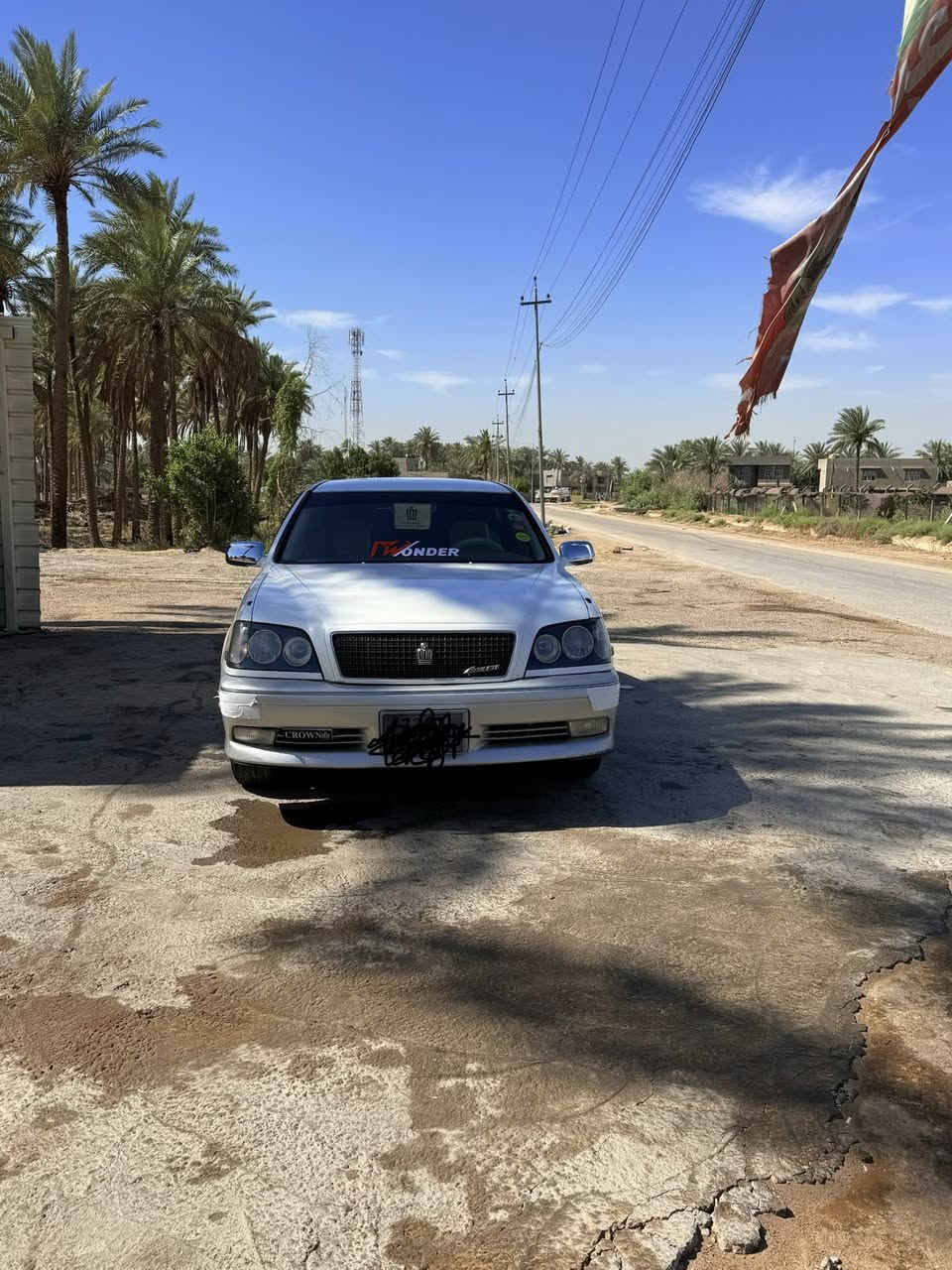 السلام عليكم ملكة ادوات بيها گص قمارة فقط يعني بس العرقچين 2002 بيها رقم وسنوية شمالي مطابق السيارة عليها محرك D-4 وكير گصه بالصندوگ حدادية جديده تاير جديد بيها نقص بس الكمبريسر ضعيف يعني تبريد خفيف الباقي كلة جاهز مكفولة من السرقة ومن كلشي 
مكان السيارة 
حلة -مركز
***********
***********
