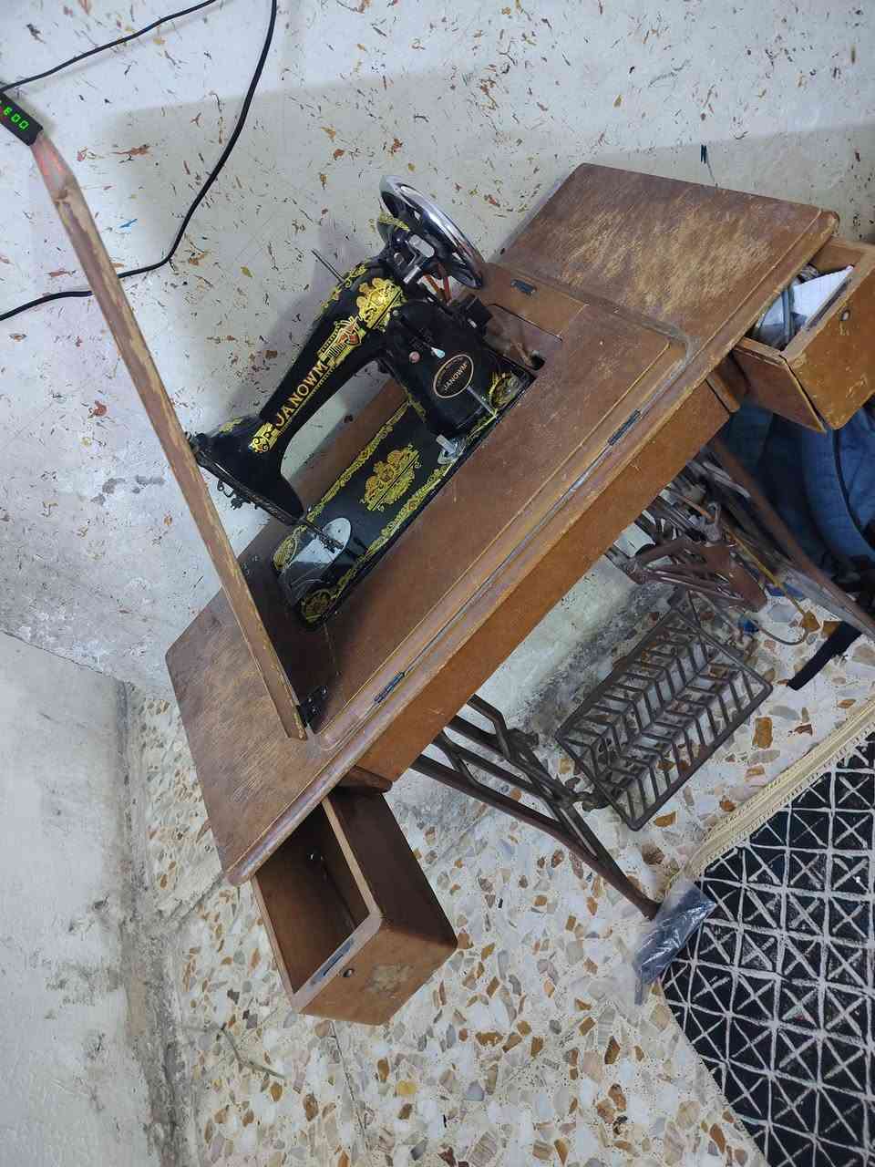 للبيع مكينه خياط من القديمات
نضيفه كلش
مكاني بغداد المدينة
سعر 130


**إذا كنت صاحب هذا الإعلان وتريد حذفه لأي سبب، رجاءا أرسل رسالة إلى الدعم الفني**