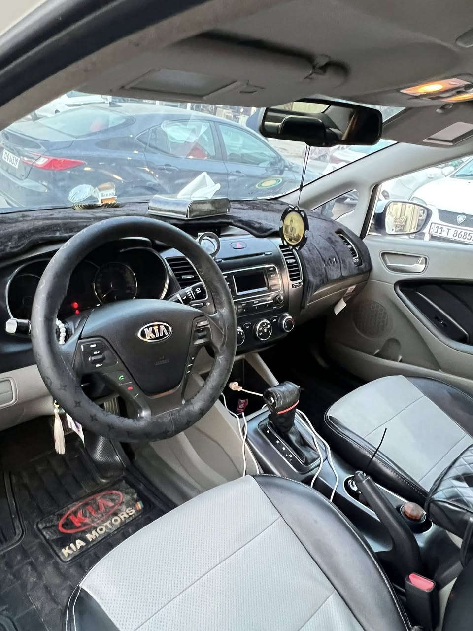 السلام عليكم سيراتو للبيع 2016
مواصفات 
محرك 2.0
سلايت
اشاير بالمري ومري شفط
تحكم استيرن 
حساسات 
كاميرا وشاشة صغيره 
تغليف جام عازل حراري 
تغليف ارضيه وجنطه جلد 
سونارات اثنين بيها 
كتلوكات الشركة بيها 
للاستفسار ***********
المكان /بغداد حي الجامعة 
السعر / 143 بيها مجال
