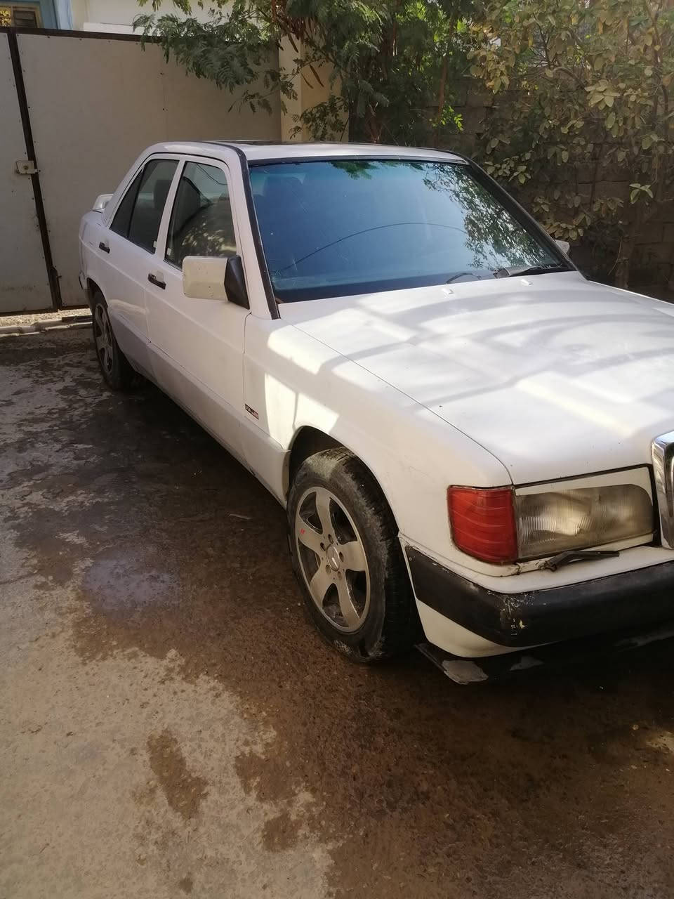 السلام عليكم
١٩٠ طيارين موديل ١٩٩٠ محرك ونجي ٦ سلندر مكفول مع الكير  سنترلك جام كهرباء تخم تاير السيارة كهربائيات كلها شغالة تبريد شغال فتحة سقف سعر ٤٥ ورقة مستعجل للبيع ***********
