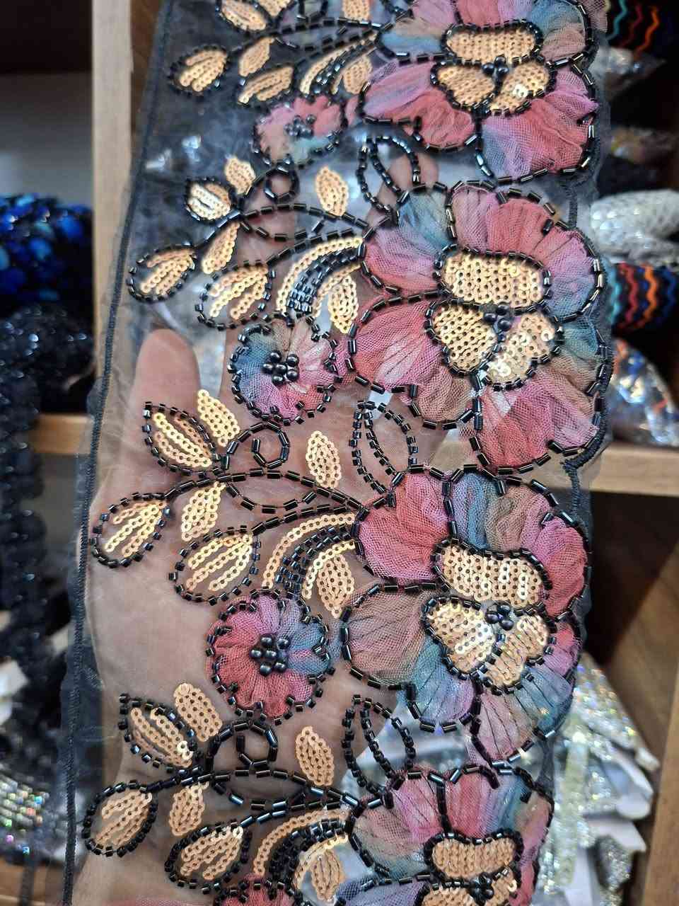 ✨ أويات فاخرة بتطريز ثلاثي الأبعاد ✨
أضيفي لمسة من الأناقة والرقي إلى تصاميمك مع هذه الأويات المميزة، المصنوعة من التول الشفاف والمزينة بالورود البارزة والتطريز الراقي بالخرز اللامع. تتميز بألوان هادئة ومتناسقة تمنح القطعة فخامة وجاذبية استثنائية.

.   العباءات والجلابيات الراقية
.   فساتين السهرة والمناسبات

📍 متوفرة لدى  مجمع أقمشة ياسين موصل – حي عدن – وسط السوق – العمارة الثانية – الطابق الثاني – فوق سنتر عبيدة
#أقمشة_ياسين #موصل #حي_عدن #أويات #دانتيل #تطريز #فساتين_سهرة #أقمشة_فساتين #لوازم_خياطة #عبايات #ستائر #مفروشات #أقمشة_فاخرة #موضة #أناقة #تصاميم_راقية


**إذا كنت صاحب هذا الإعلان وتريد حذفه لأي سبب، رجاءا أرسل رسالة إلى الدعم الفني**