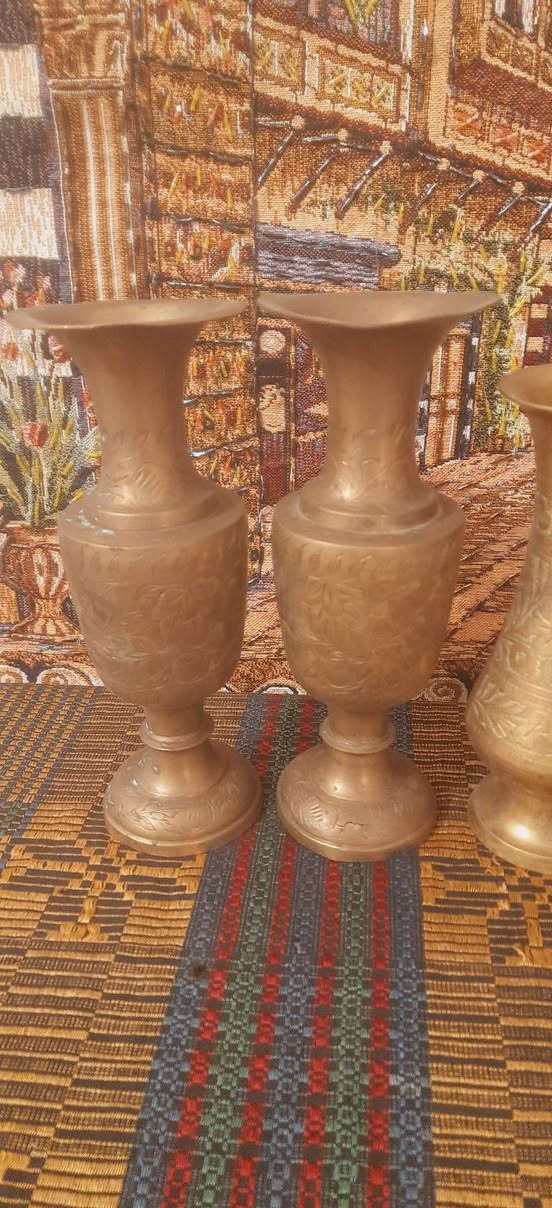 فازات نحاس قديم عدد 6 السعر للكل 75 الف نهائي قياسات 20.23.25.15 يوجد توصيل ***********
