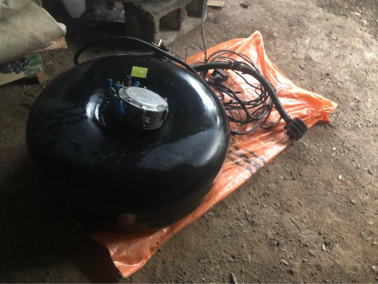 غازی ئێرانی لۆ فرۆشتن زۆر خاوێنە و بێ موشکیلەیە 
هەموو ئەشیای خۆی لەگەرە و زۆر مەزبوتە 
مالی دۆستە و دەرەجە یەکە 
هەولێر/ بحرکە 
بۆ نرخی تێل  بکە لۆ. ئەو ڕەقەمە(***********) أربيل, العراق
