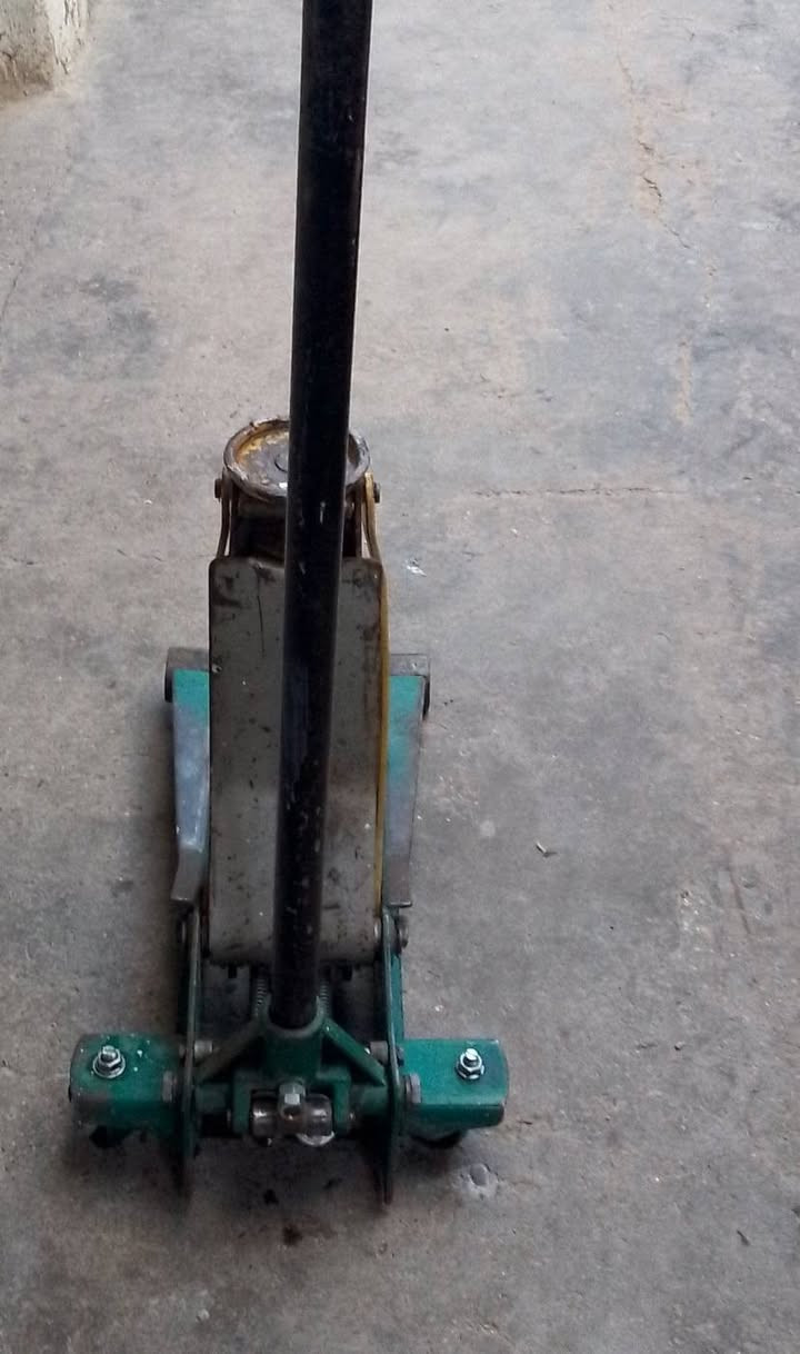 السلام عليكم جك لبيع نضيف 5طن خالي من اي نضوح بغداد سعر 85الف ***********
