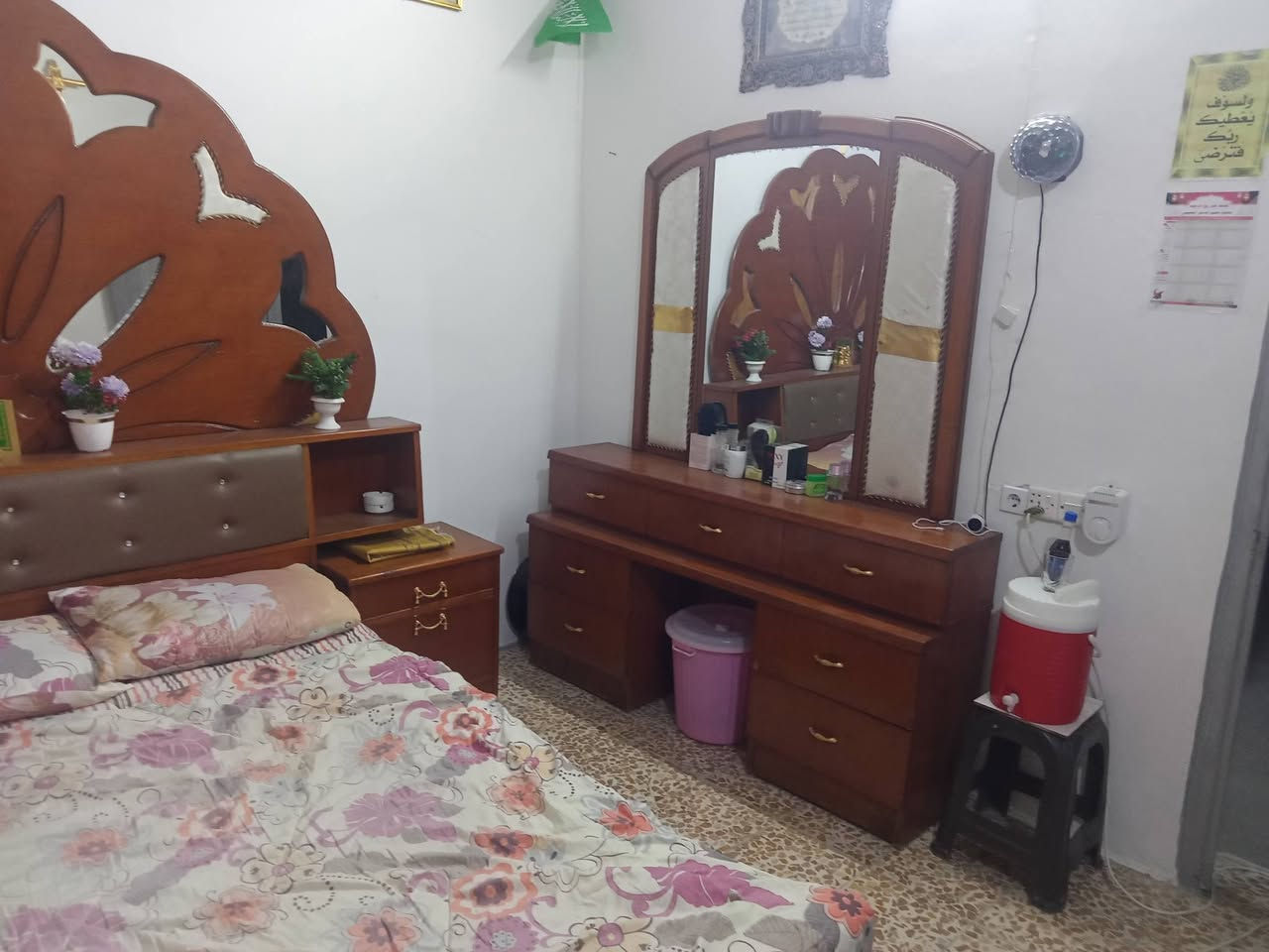 للبيع خشاب ابو الملحق شرط ثقيل ابو الخمس بواب ويا زوايه ومرايه وتخت كامل السعر500 رقم***********
