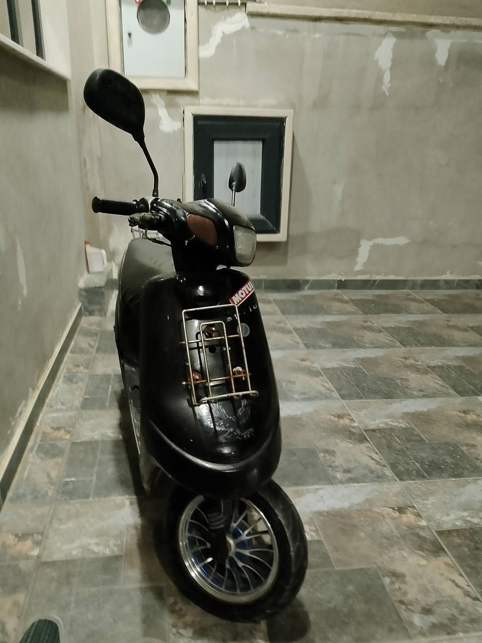 سلام عليكم ماطور بوتين للبيع
ماطور نضيف مابيه شي مكينه ما مفتوحه شاصي مابيه كلشي مامكسور دراجه مثل ما موضحه بصوره يعوزلها باتري + كلجات سايفه يعوزلهم تبديل سعره ٣٢٥ وبيه مجال 
***********
