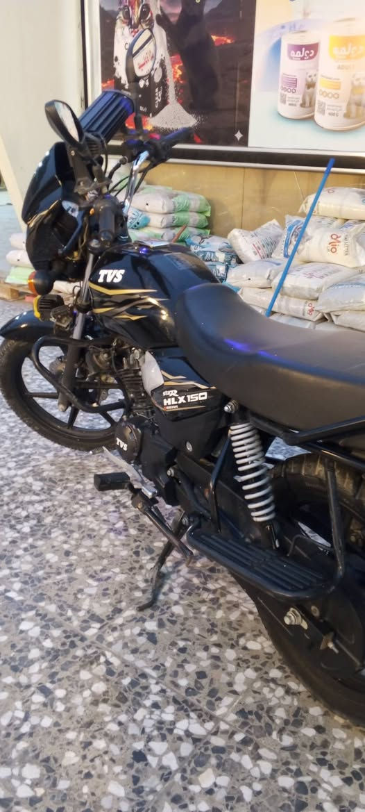 سلام عليكم
دراجة TVS موديل 2023
دراجة نضافه 100%
درنفيس ممدود عليها 
مرقمة رقم وسنوية تحويل ثاني يوم 
الدراجه ماشية 7000 يعني اخت الزيرو 
سعر 25000 مليونين وخمسمية وبيها مجال 
رقم  ***********
