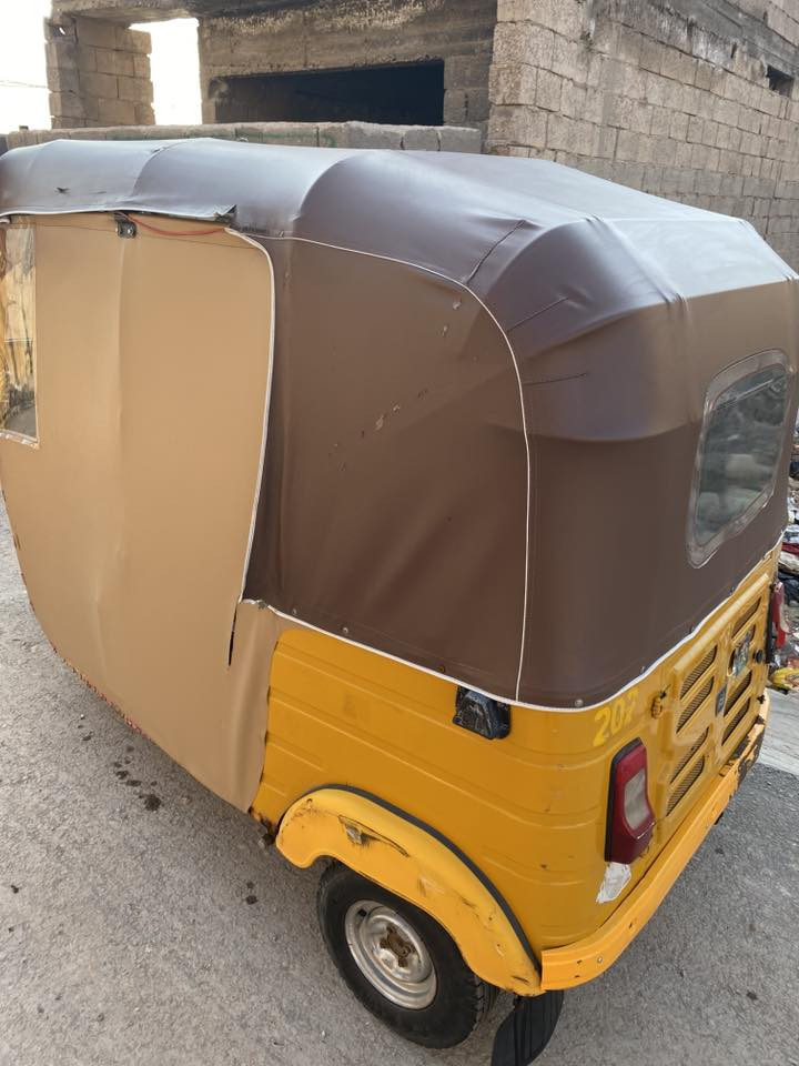 السلام عليكم تكتك 19شهر12للبيع رقم وسنويه تحويل ثاني يوم تكتك خير من الله كلشي مناقصه بس بيه هاي الضربه بسيطه مثل مواضح بلصوره ودوس معمر عنواني سبع قصور شارع المشروع السعر 6 تعال وتدلل رقمي ***********
