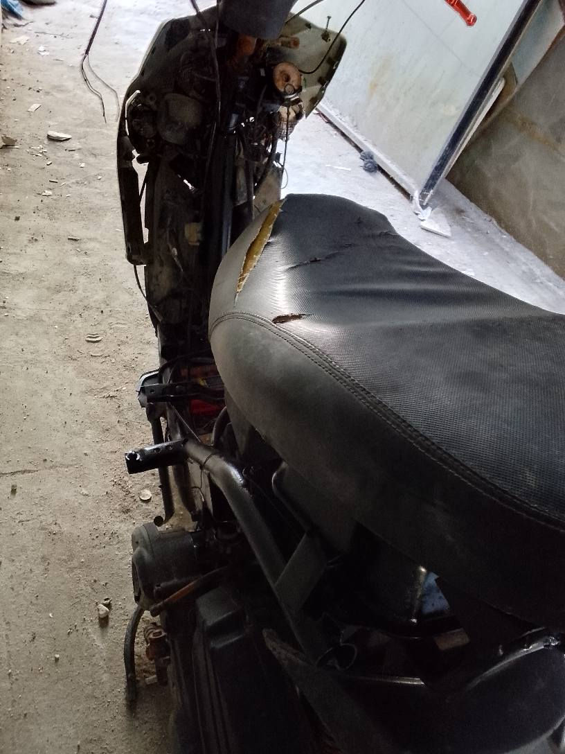 ماكس مضلع صيني
دراجه شغاله وكامله
بس انا ابيع كوم حديد
مجفته مره وحده
للبيع او المراوس
رايدهه ب225 وبيهه مجال
مكاني بصره
*********** البصرة, العراق
