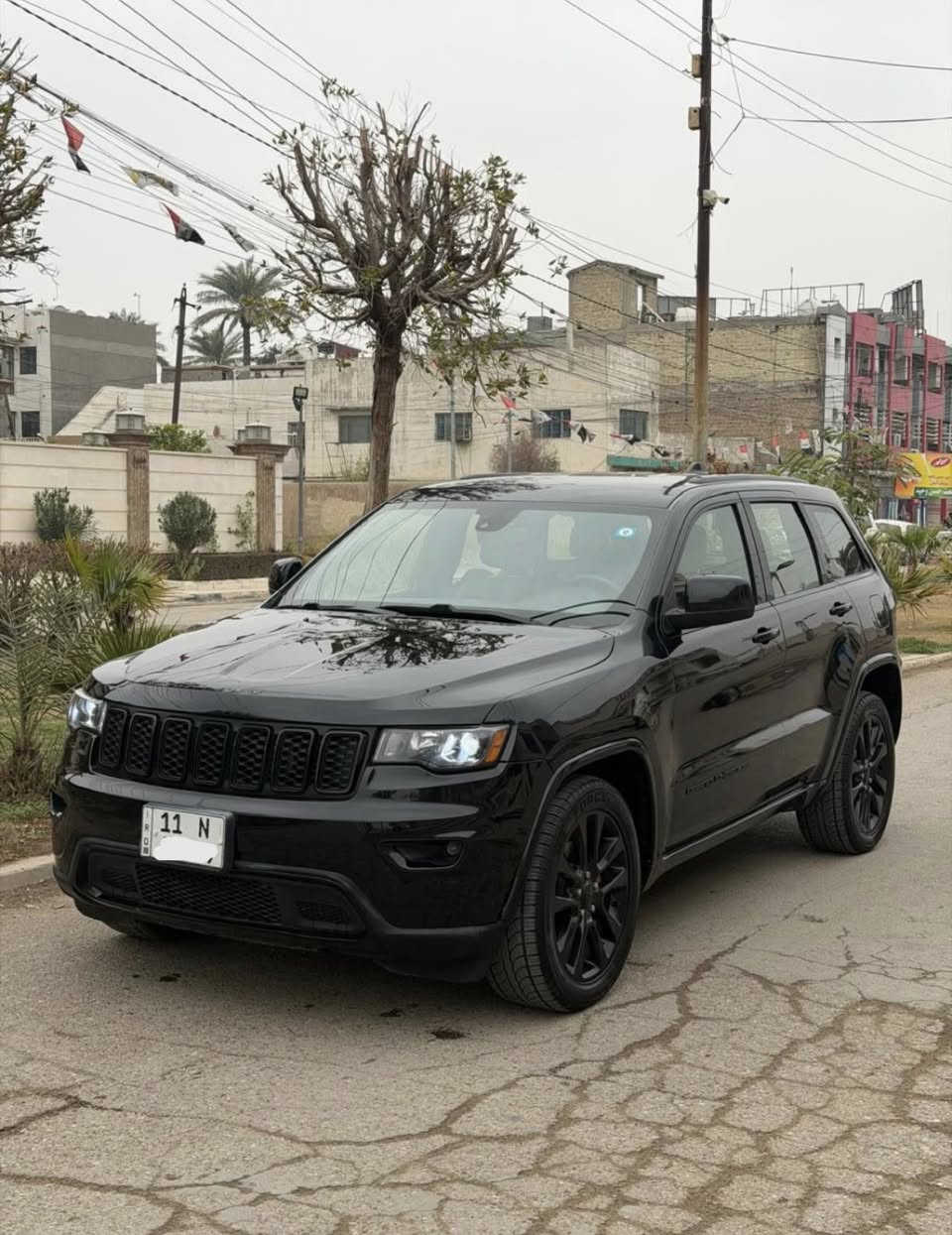 السلام عليكم جيب موديل 2017 بلاك توب معروضه 175 وبيه مجال بسيط رقم بغداد دولي باسمي تحويل مباشر مكينه 6 سلندر 3600 غير مفتوحه  كير كذالك غير مفتوح  سياره ماشيه 48 حقيقي تبريد ثلج صدر امامي خلفي جديد تخم تاير جديد سياره جاهزه كل نقص مابيه مواصفات سياره بصمة تشغيل + تشغيل عن بعد شاشه كبيره صندوك كهرباء كشنات كهرباء + كراسي جلد توقف ذاتي أطفى وتشغيل بلازدحام  تبريد قطعتين تحكمات سترين  مري قلاب بعد بيه هواي مواصفات (((( حادث سياره فقط بنيد وبلعراق بيه هلال جاملغ الخلفي + ربع باب كلير بدون دواخل بدون ايرباك سياره صور حادث مرفوقه ويه المنشور  ))))) مكان سياره بغداد الاستفسار *********** خاص مغلق شراي يتصل يالله
