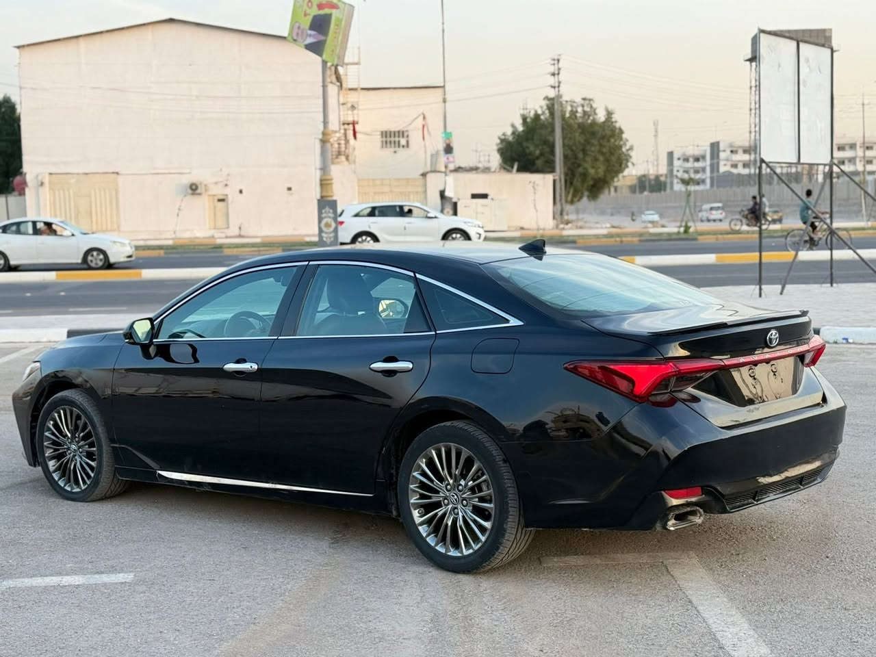 السلام عليكم 

افلون 2019 وارد امريكي للبيع 

بيه قطعتين  من امريكه فقط قبق جنطه وبلعراق صار بيه بنيد بس طعجات من فوك وبدلته بدون ايرباكات 

ماشيه 105 

السعر 22 الف وبيه مجال 
الرقم :***********
مكان السياره كربلاء
