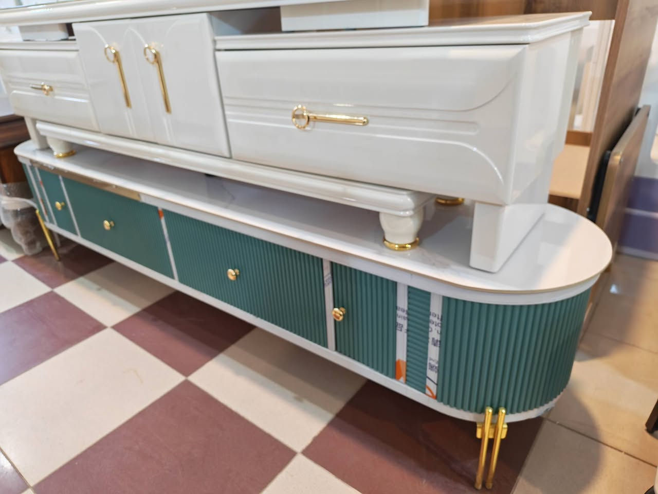 تتوفر في معرض القزاز للاثاث الجاهز والمفروشات والكهربائيات في الشطره قرب مطعم الكرار
أنواع مختلفة من ميز TV وبقياسات مختلفه
للاتصال *********** واتساب
