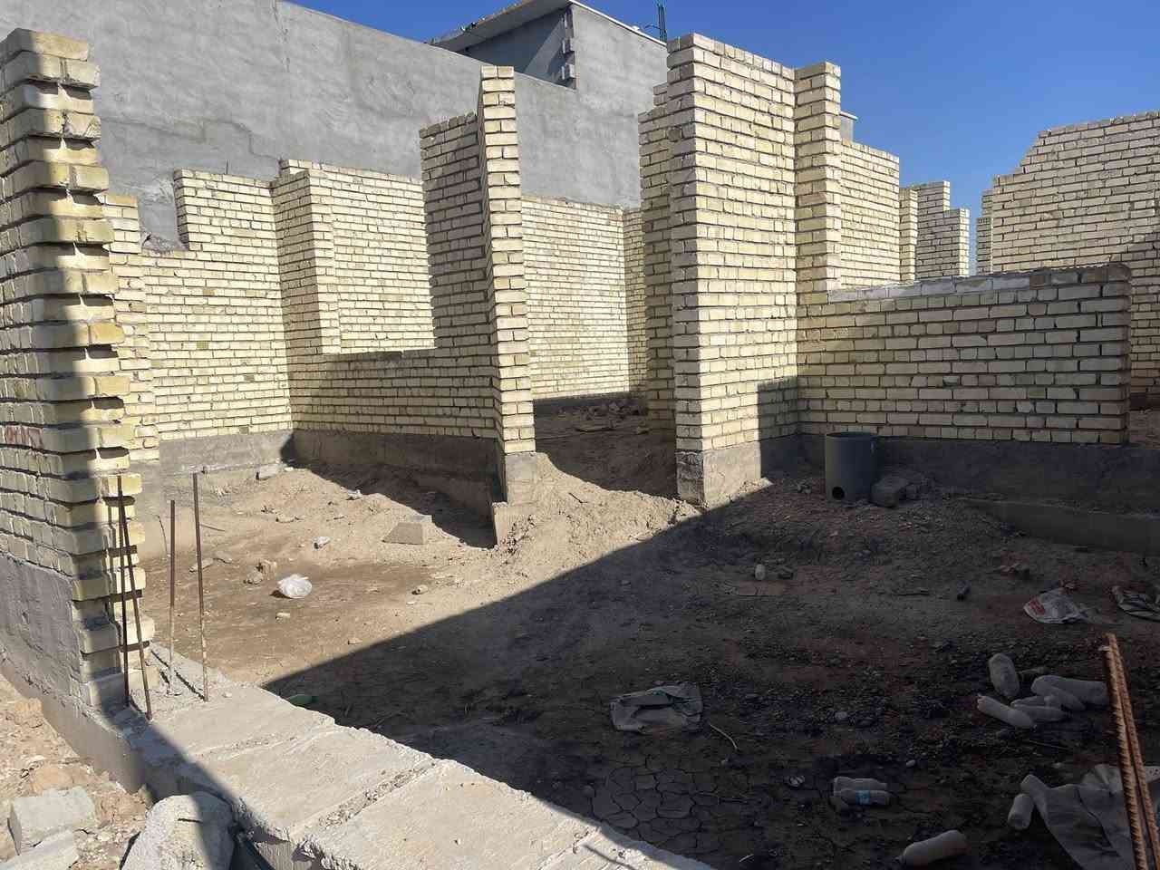 سلام عليكم 
هيكل مساحه 200م للبيع زراعي شهداء التصنيع خدمات كامله قرب دائره الكهرباء ثالث قطعه من الشارع (***********)بغداد المدائن سلمان باك سعر مناسب
