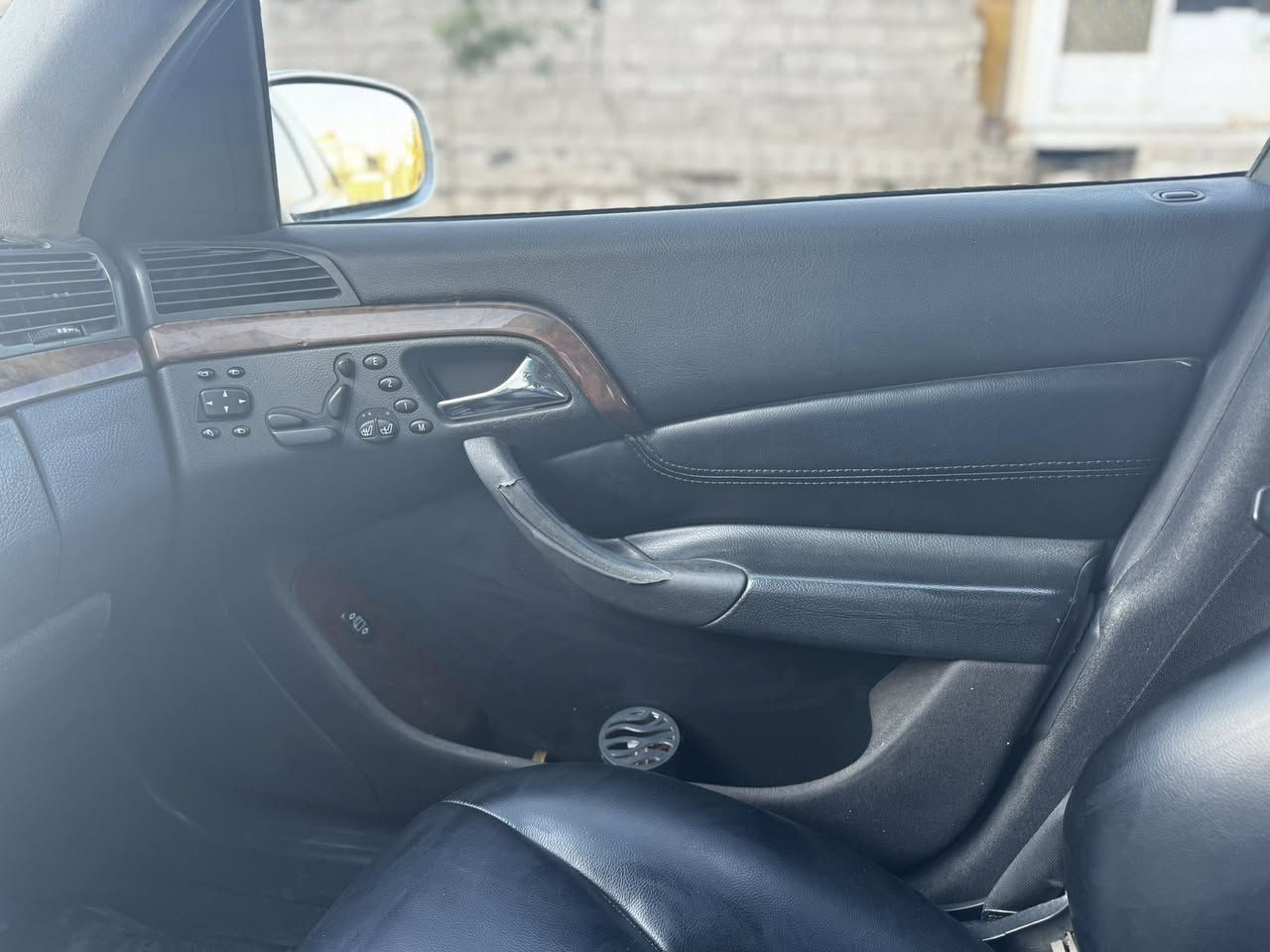 سلام عليكم
‏Mercedes-Benz 
‏S-320
-------------------------------------
 
#رقم الهاتف : ***********

السعر 90 وبيها مجال قليل
------------------------------------
سلام عليكم 
  للبيع والمراوس مرسيدس غواصة موديل 2000اصل حجم 320 رقم بصره اصولي بأسمي  
مواصفات

2_محرك+كير مكفولات ⁦⚔️⁩
4_كروز سرعة🔒 
5_ سلايد رؤف طكتين  ⁦⚔️⁩
6_مراية داخلية+جانبة عاكسة ⁦🔍
8_ ستيرن كهرباء ⁦🖥️⁩
9_ كشنات جلد كهرباء 
11_ كشنات خزن ميموري 3 وضعيات  
14_شاشة اعطال💬
15_داخل جلد اسود
16_لايت زينون💡
17_تحكم استيرن 
19_سيستم ايرباكات عدد 12⚔️⁩ 
20_ويل كب 16 بلادي +تخم تاير جديد⁦⚔️⁩
21_اشاير بالمري 
22_ نظام ABS 
23_حساس مطر💦
25_كشنات هيترات امامي خلفي  🔥 
26_بردة كهرباء
28- تبريد شرط ثلج
