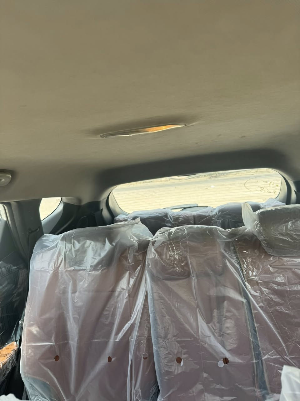 السلام عليكم 
سيارة سنتافية موديل ١٤ ابيض اربيل اربعة سلندر ٧ راكب خليجي مكفول من الصبغ والتبديل بيه  مواصفات تحكم ستيرن كشن كهربائي دواخل جوزي اشاير بالمري شاشة وكامرة خلفية  ثلاث قطع تبريد السعر 139 وبيه مجال تواصل واتساب ***********
