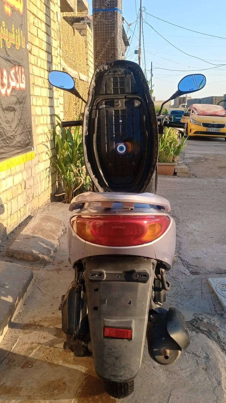 سلام عليكم دراجه بريز للبيع لون رصاصي دراجه خير من الله مكينه خرسه كهربائيات كله شغاله هندر نكره سلف ختم واحد اوراق ب اسمي السعر 700 وبيها مجال مكان بغداد الدوره الاتصال ه‍ ***********
