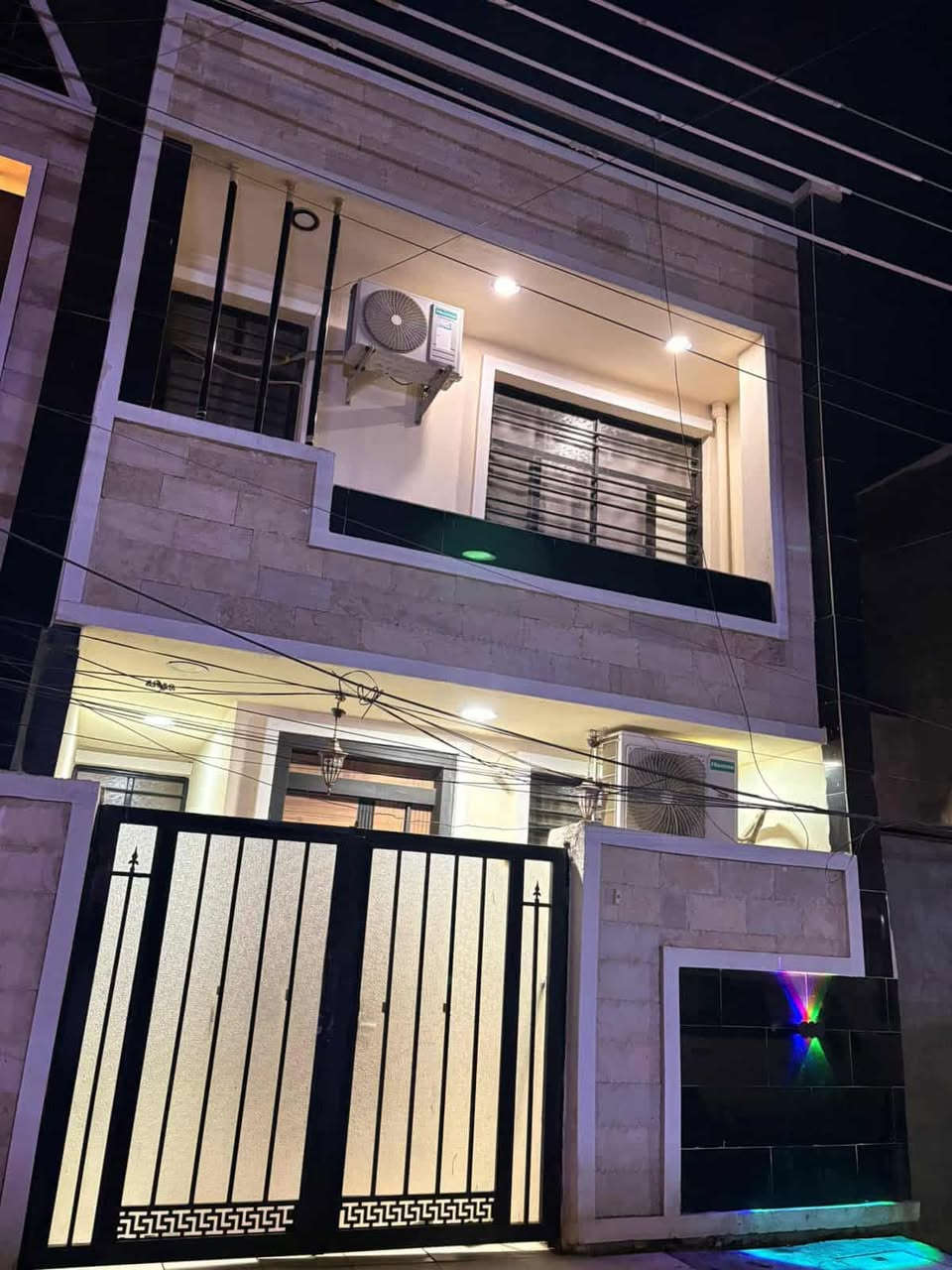 حي الجهاد مربع الطائي قرب قرب         مجمع النسيم دار 100 متر. للبيع
مدخلين صاله مطبخ منور حمام 🛁 

وغرفه نوم في الطابق الأرضي 

الطابق الثاني 

ثلاث غرف نوم 🛌 مع حمام 🛁 للاستفسار 

 بسعر مناسب جداً ***********
