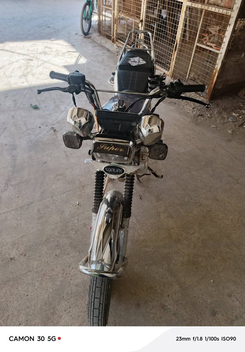 دراجة إيراني خمسة كير للبيع الدراجة مكفولة كفالة عامة
السعر 750 تواصل ***********
***********
