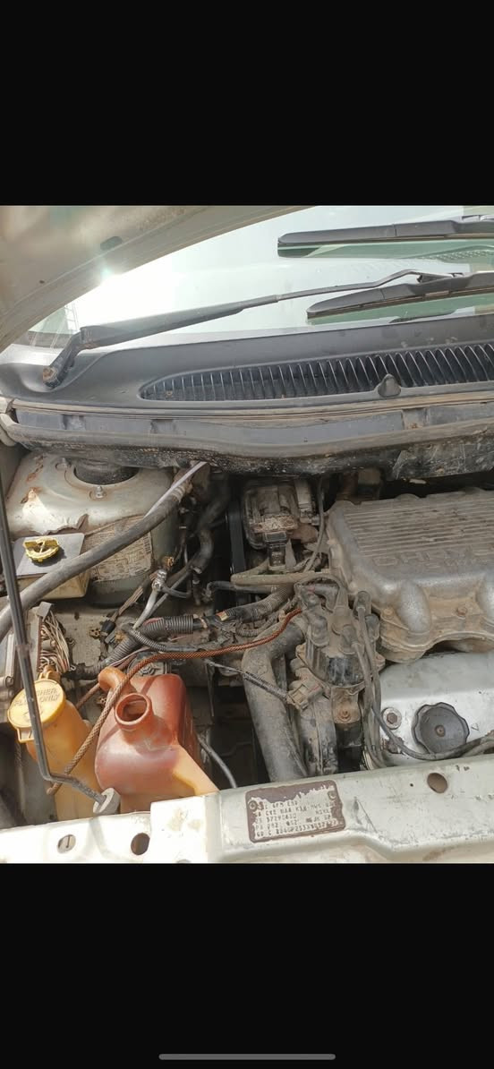 دوج كرفان للبيع محرك وكير خير من الله لا تنقيص ولا تبخير تحكم بل مري شغال تبريد شغال ثلج  كشر مثل مجاي شوف بلادي غرفة نضيفة وبلادي سيارة حلوة المكان بغداد حي آور او مدينة تحويل ثاني يوم ***********
