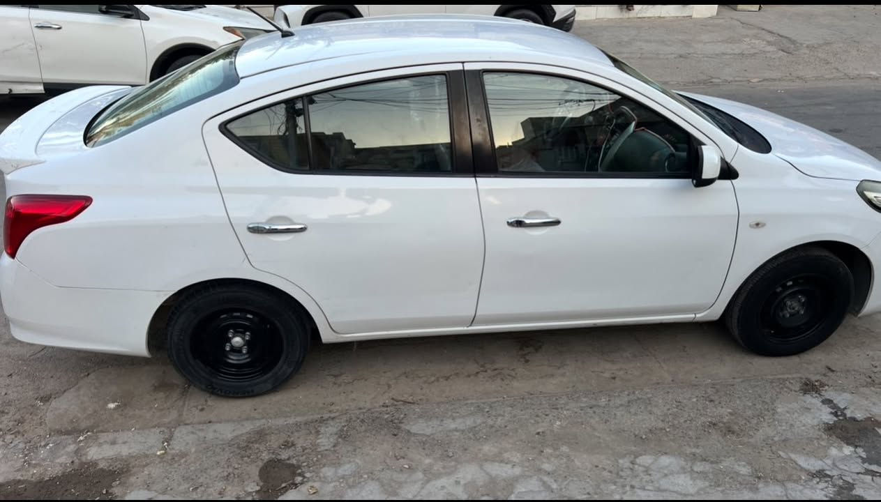 سني ٢٠٢٠ هندي بليتة زرگة بيهه حالوب  وبارد جاملغ امامي مال سايق فقط ماشية ٢٥٠ الف مكينة وكير بحالة جيدة جداً 
رقم سليمانية انكليزي تحويل مباشر
صدر و باتري و زوج تايرات و قايش جديد ودهن مكينة وكير جديد مبدلهن
مكاني بغداد حي اور ***********
السعر ١٠٣ قفل 
نقص جامة امامي فقط تتبدل من تريد تسوي هزة سعر الجامة ٦٠
