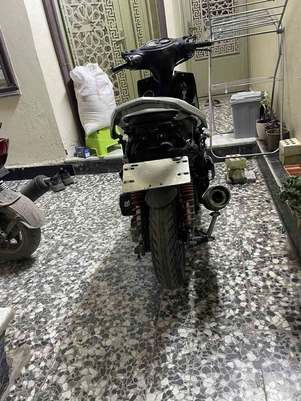 سلام عليكم دراجه للبيع بيه مكينه مزوده المكينه مال حاويه جبته او شديته بيه كور او بوشه او روله رياضي كلجات رياضي صالصه رياضي سلف رياضي جويتر حجم ٣٠ بيه نوزل رياضي او بيه فلاوين رياضي ضربه نار طويله راجز بيه رياضي ٥خرز بيه غراض حلوه
الدراجه للبيع او للمراوس بوحده بلاد 
ملاحضه كفراته موجوده لون سود 
مكاني بغداد مدينه الصدر 
رقمي ***********
