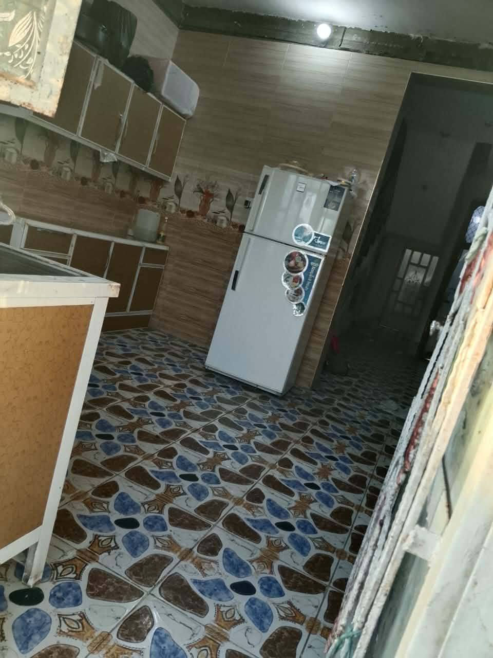 سلام عليكم بيت بشاخه لبيع مساحه ٣٠٠ متر يوجد بي غرفتين وصاله ومطبخ حمام صحيات خارجيه مناور عدد ثنين استقبال مطبخ  بيت صب كونكريت  سعر ٥٣ بي مجال لشراي يتصل على هاذا الرقم ***********
